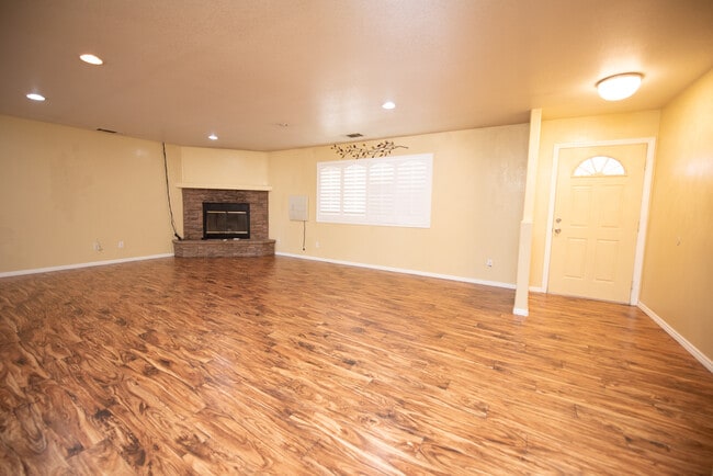 Photo - 21667 Laguna Rd