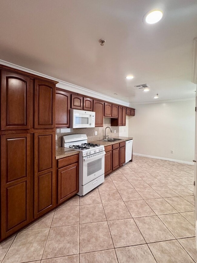 Photo - Spacious 3 bedroom condo in Van Nuys Unit 201