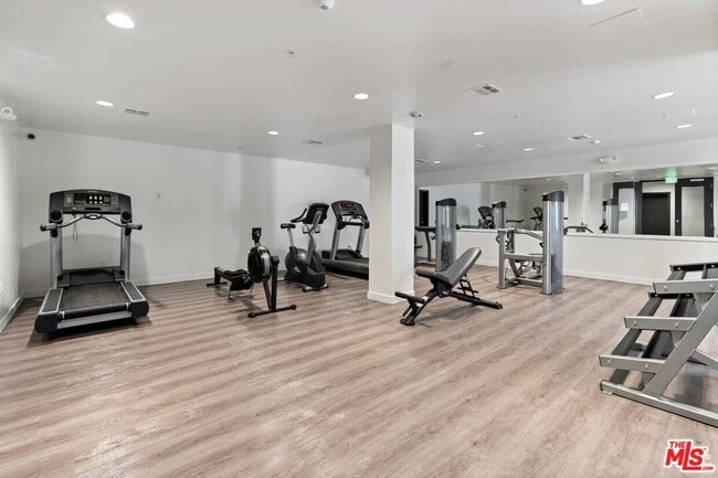 Photo - 5020 Woodman Ave Unit 317