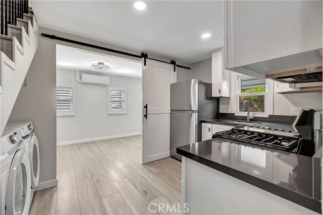 Photo - 431 E La Veta Ave