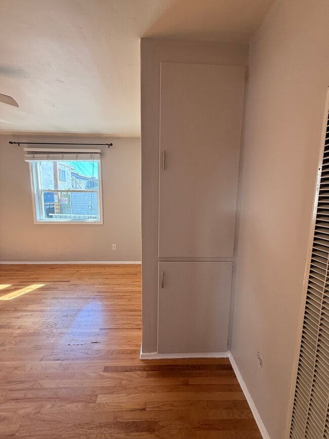 Building Photo - 2227 31st St Unit South Park