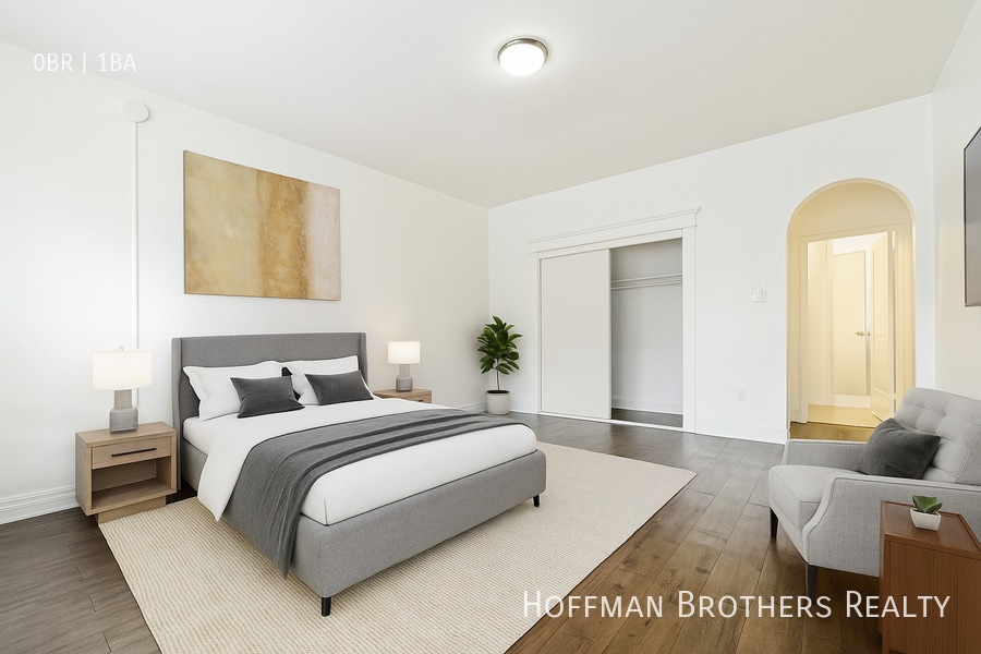 Photo - 913 Grattan St Unit 105