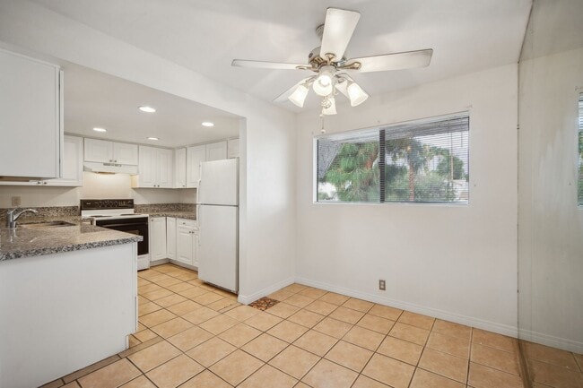 Photo - 5301 E Waverly Dr Unit 146