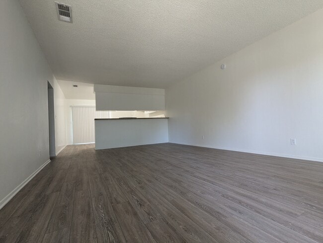 Photo - Wilshire Crest Apartments