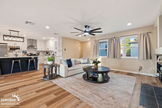 Photo - Charming 3Bdm 3Ba Unfurnished Apartment wi...