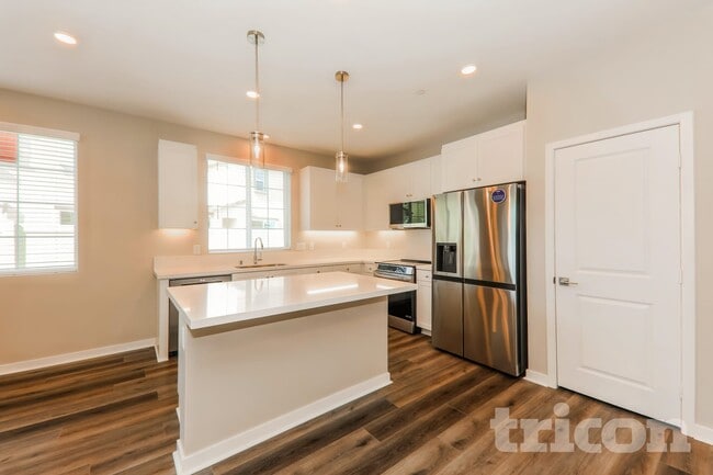 Photo - 29373 Walnut Tree Way