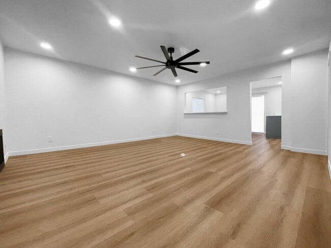 Photo - 1335 W 139th, 101