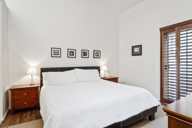 Photo - 20 Corniche Dr Unit H