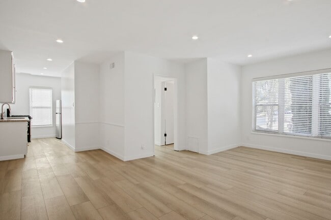 Photo - 300 California Ave Apartment Unit 2