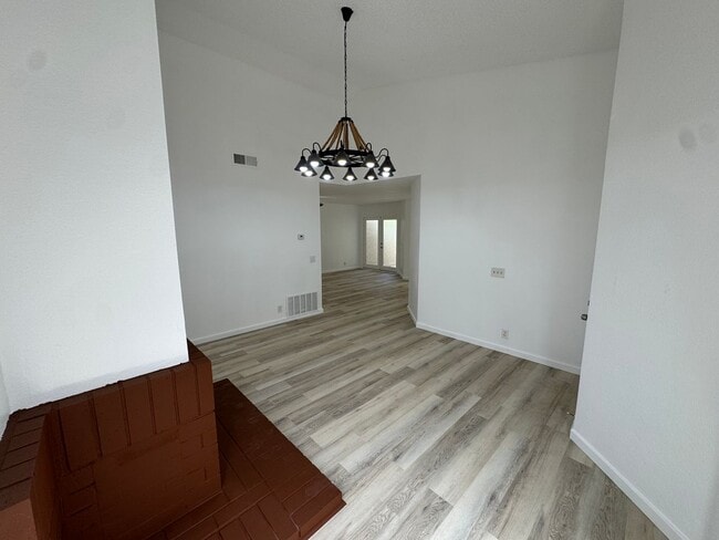 Photo - 1523 Woodpine Dr