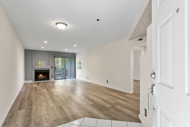 Photo - 430 Lake St Unit 202