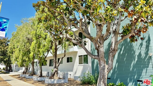 Building Photo - 3166 S Sepulveda Blvd Unit 28