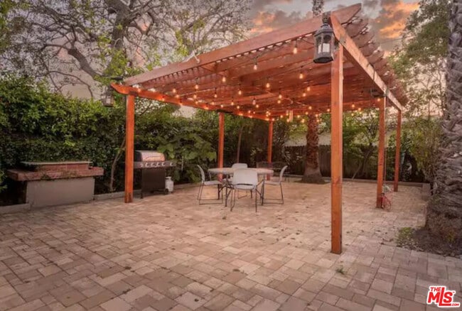 Photo - 509 Edinburgh Ave