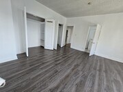 Beautiful new floors, big closets - 608 N St Andrews Pl Apartment Unit 8
