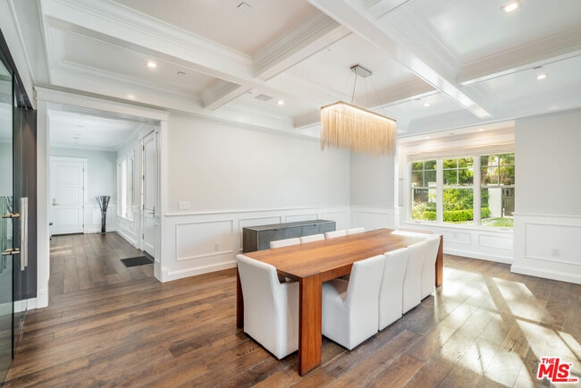 Photo - 4800 Zelzah Ave