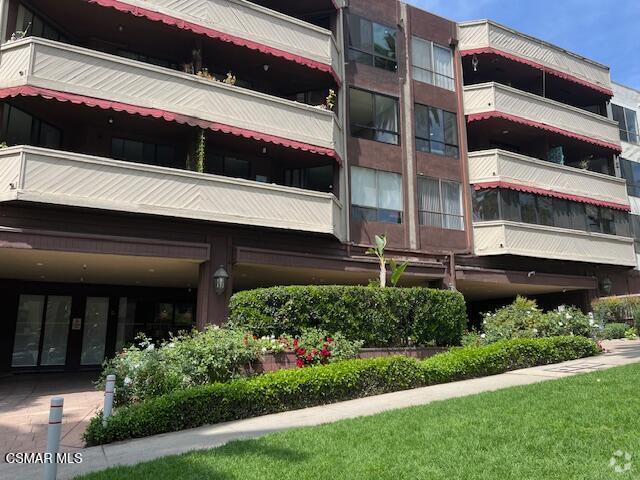 Building Photo - 1745 Camino Palmero St Rental