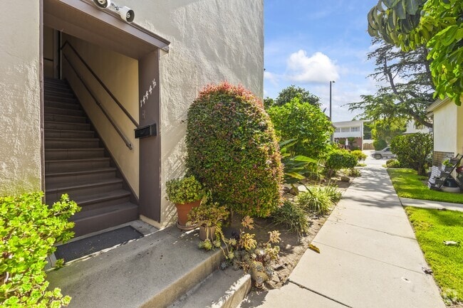 Building Photo - 1444 S Beverly Dr Rental