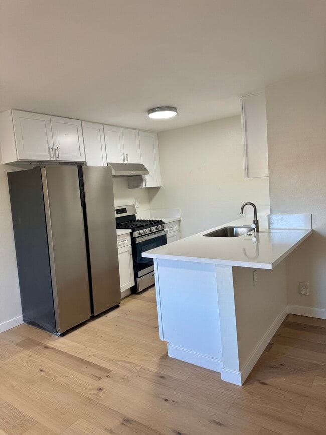 Brand new kitchen appliances - 4633 Marine Ave Unit 201