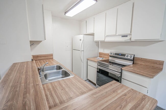 Photo - COMING SOON! Cozy 2 Bedroom Condo in Valencia! Unit 243