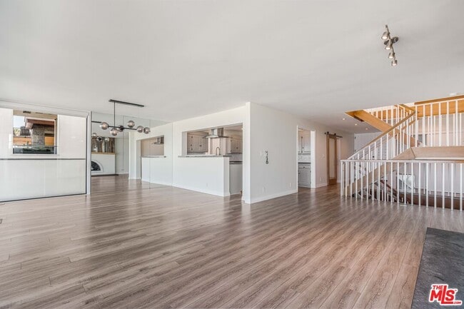 Photo - 2308 The Strand