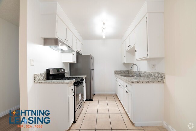 Building Photo - 10522 1/2 S Figueroa Street-20D Unit 20D Rental