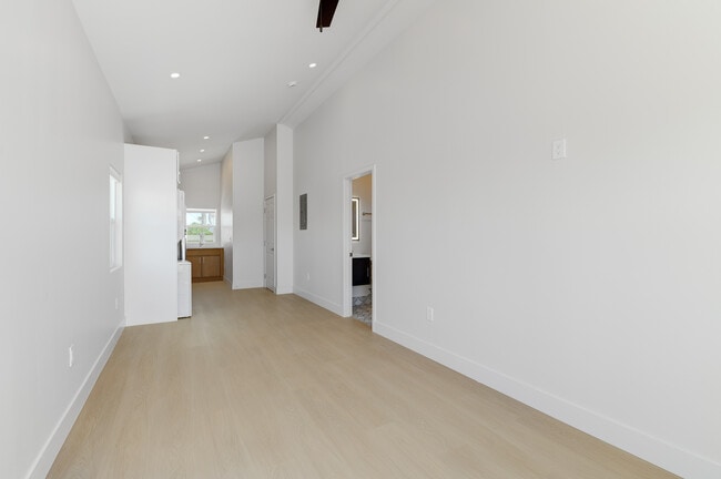 Photo - 4718 Muir Ave