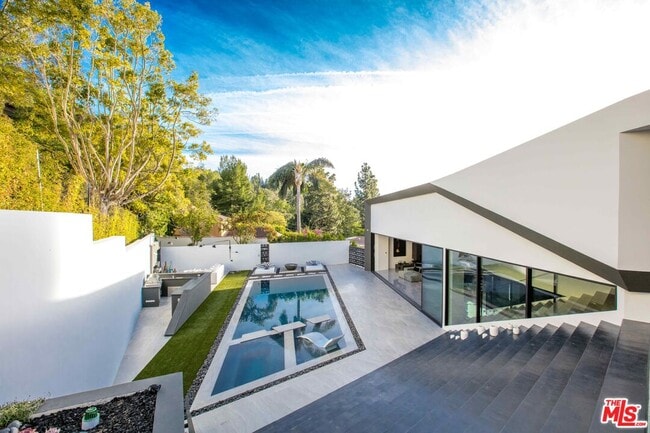 Photo - 2210 Bowmont Dr