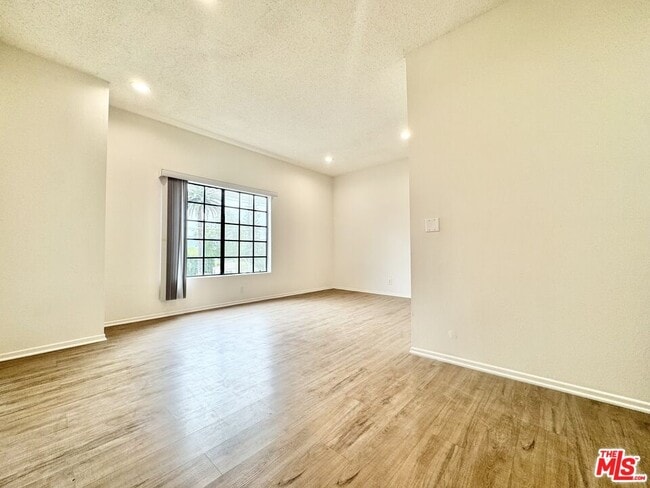 Photo - 12235 Magnolia Blvd Unit 306
