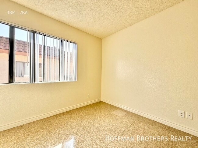 Photo - 8926 Burnet Ave Unit 119