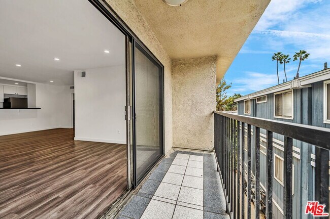 Photo - 7453 Haskell Ave Unit 7