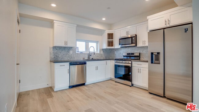 Building Photo - 608 N Gramercy Pl