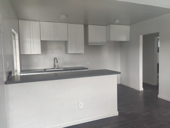 Building Photo - 2520 Malabar St