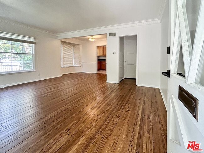Building Photo - 4831 Cahuenga Blvd