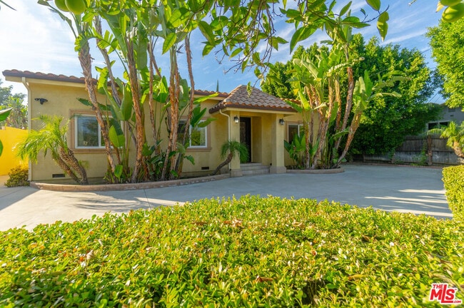 Photo - 5181 Densmore Ave