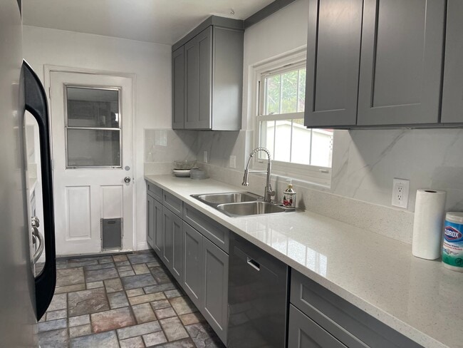 3 Bed, 2 Bath House, New Kitchen plus 2 Bo... - 3 Bed, 2 Bath House, New Kitchen plus 2 Bo...