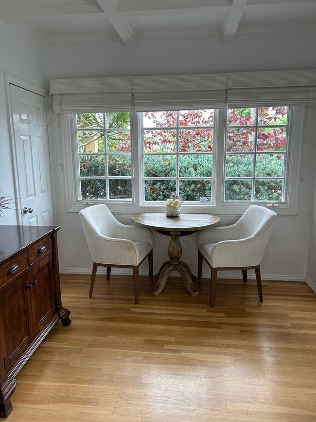 Sun-room - 5537 Bellevue Ave