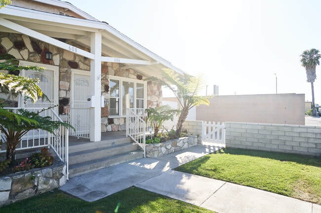 Photo - 606 E Realty St Unit 606