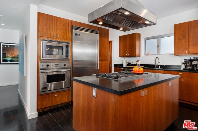 Photo - 900 N W Knoll Dr Unit 3