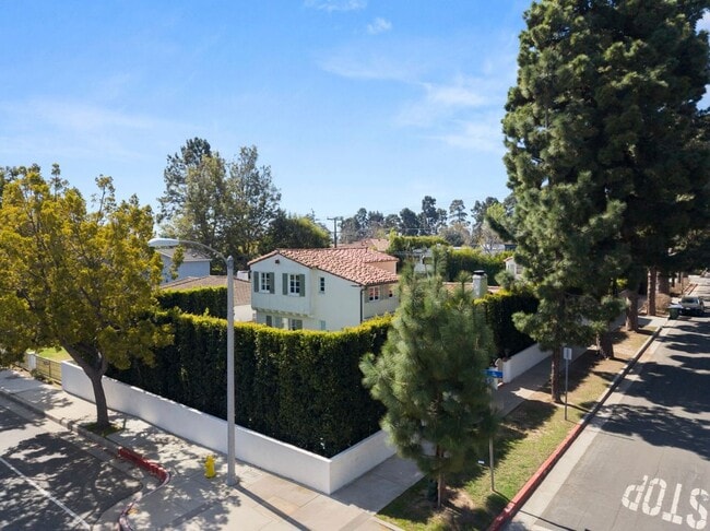 Building Photo - 2520 Alta Ave