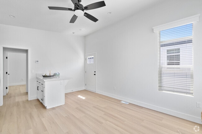 1BR, 1BA - 510SF - Living Room - Lakeside Village