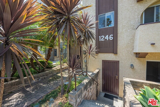 Building Photo - 1246 Euclid St Unit 10