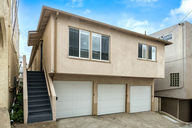 Back of Unit + Garage - 118 38th Pl Apartments Unit 3