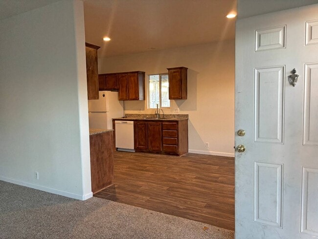 Photo - 220 S Elk St