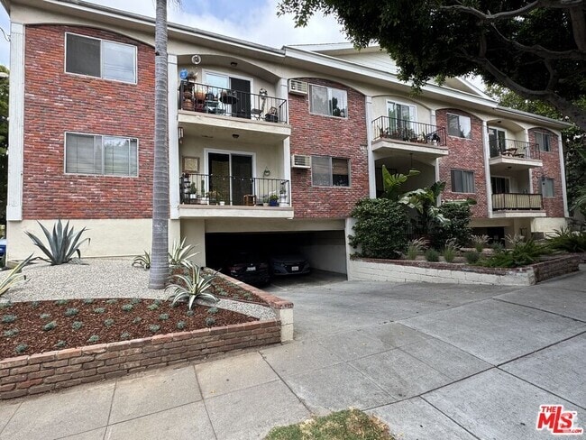 Building Photo - 2803 Arizona Ave Unit 11 Rental