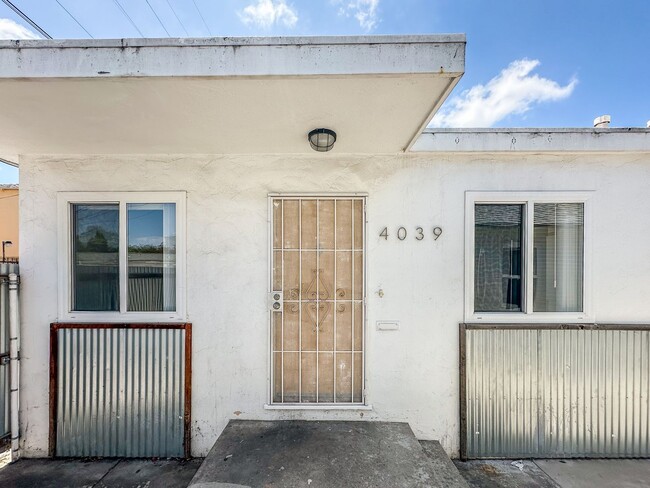 Building Photo - SD: 1BD/1BA Unit 4039