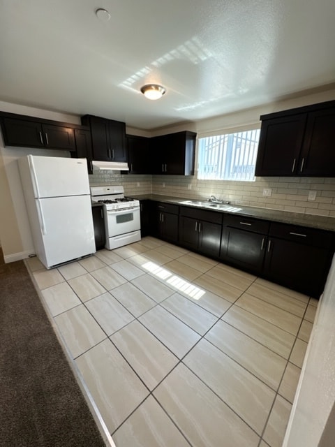 Building Photo - 638-640 W Colden Avenue