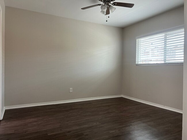 Photo - 2000 Carnegie Ln