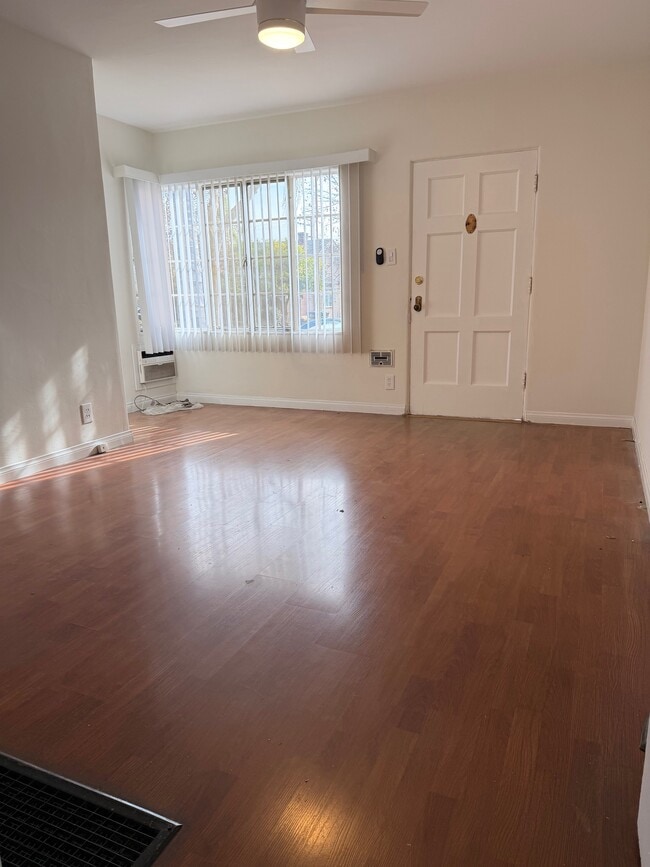 Photo - 121 E Garfield Ave Unit 121