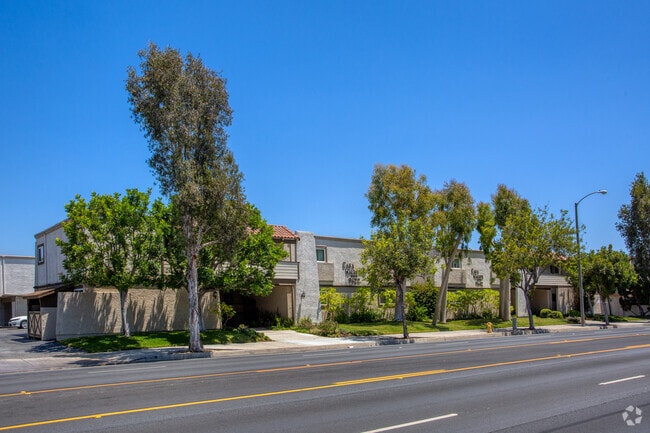 Building Photo - Casa Walker Rental