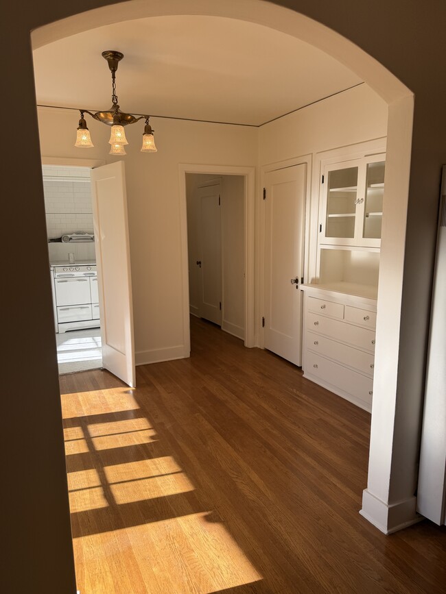 Photo - 1071 E Howard St